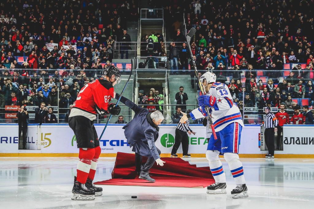 ESPNFC's tweet image. Things didn’t go to plan when Jose Mourinho did a ceremonial puck drop at an ice hockey game in Russia 😅