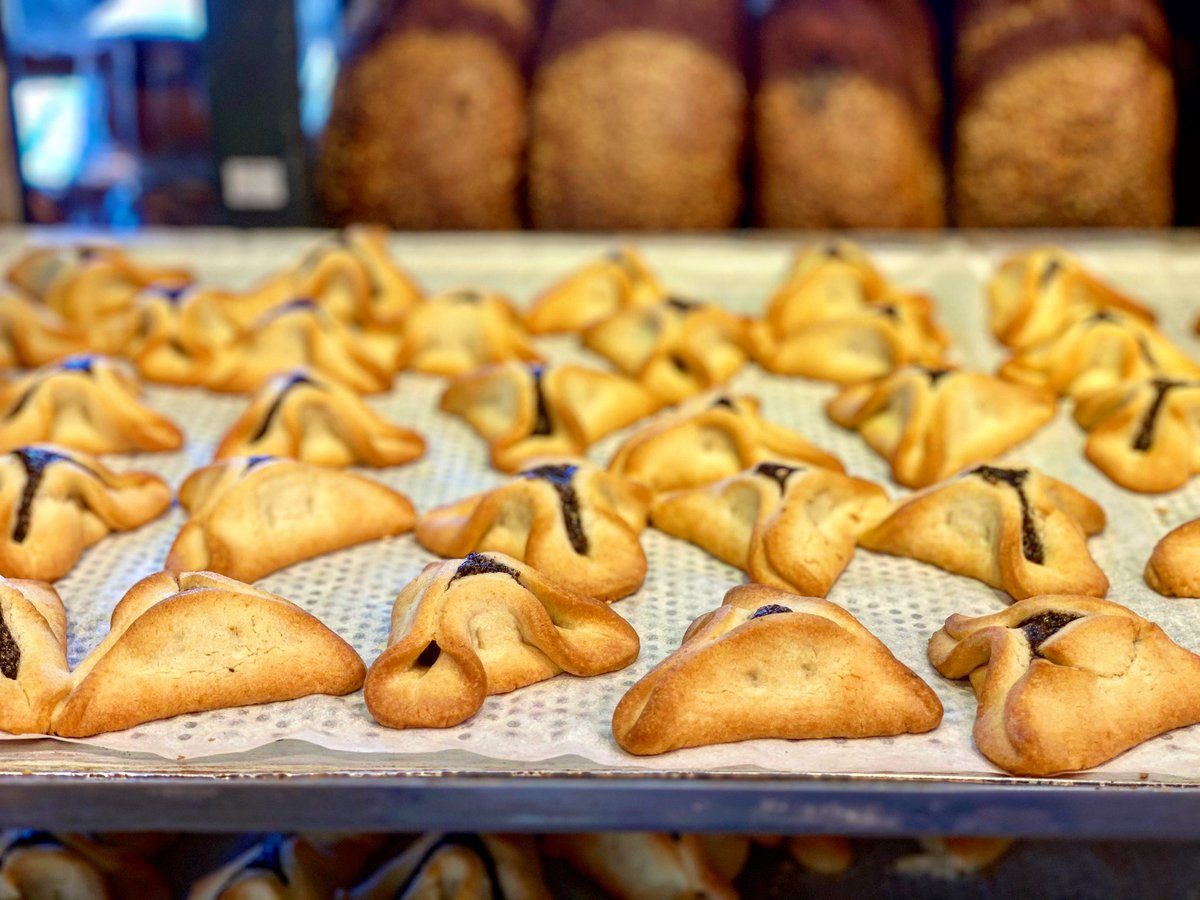 Ostrov_A's tweet photo. Ok, who wants some fresh hamentaschen, just out of the oven Friday morning in Israel? #PurimIsComing https://t.co/485cd5fTdq