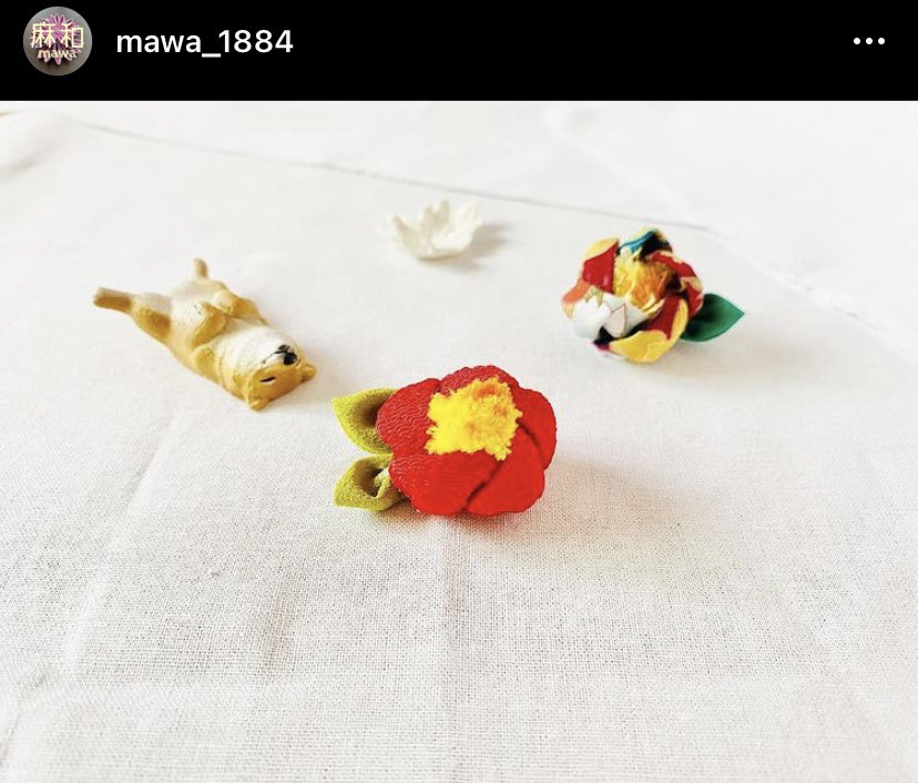 MAWA_1884's tweet photo. 椿を作ってみました✨

#つまみ細工 #ちりめん
#ヘアアクセサリー #髪飾り
#お花 #花 
#椿 #つばき #ツバキ #山茶花 
#手作り #ハンドメイド
#handmade #handcrafted 
#手芸 #手工芸 #手工藝 
#麻和
#ガチャガチャ https://t.co/zFxhtENaAi