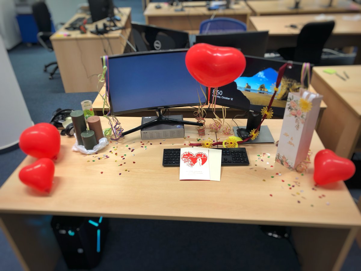 Teammates in #Berlin decorated the desk of a colleague when she returned back from her honeymoon/wedding! Cheers to the newlyweds! How does your #team make you feel #supported?

#lifeatlionbridge #dreamteam