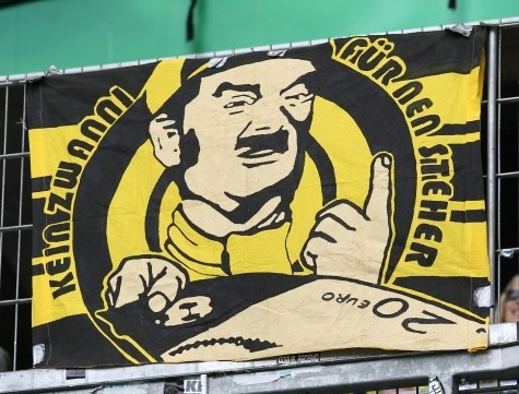 In 2010, The Unity were among the initiators of the Kein Zwanni für’n Steher campaign, calling for the ticket price reduction.It started by boycotting  #BVB’s biggest game: vs. Schalke (away).Many groups joined in, resulting in some clubs changing their pricing system. (14/21)