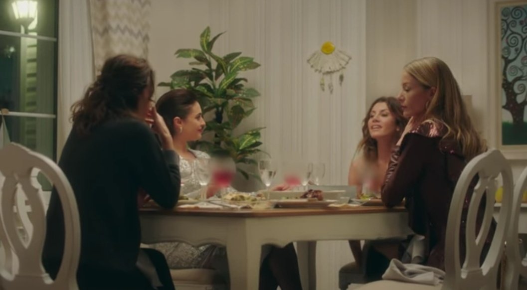 NoAksak's tweet photo. Diziye dair en özlediğim şey Oya Toksöz'ün kanlı yemek masaları 🍽

#UfakTefekCinayetler
#oyser
#oyatoksöz
#serhanaksak
#UTC
#ayyapim
#merveaksak
#Gökçebahadir https://t.co/1SAyaCqTRS