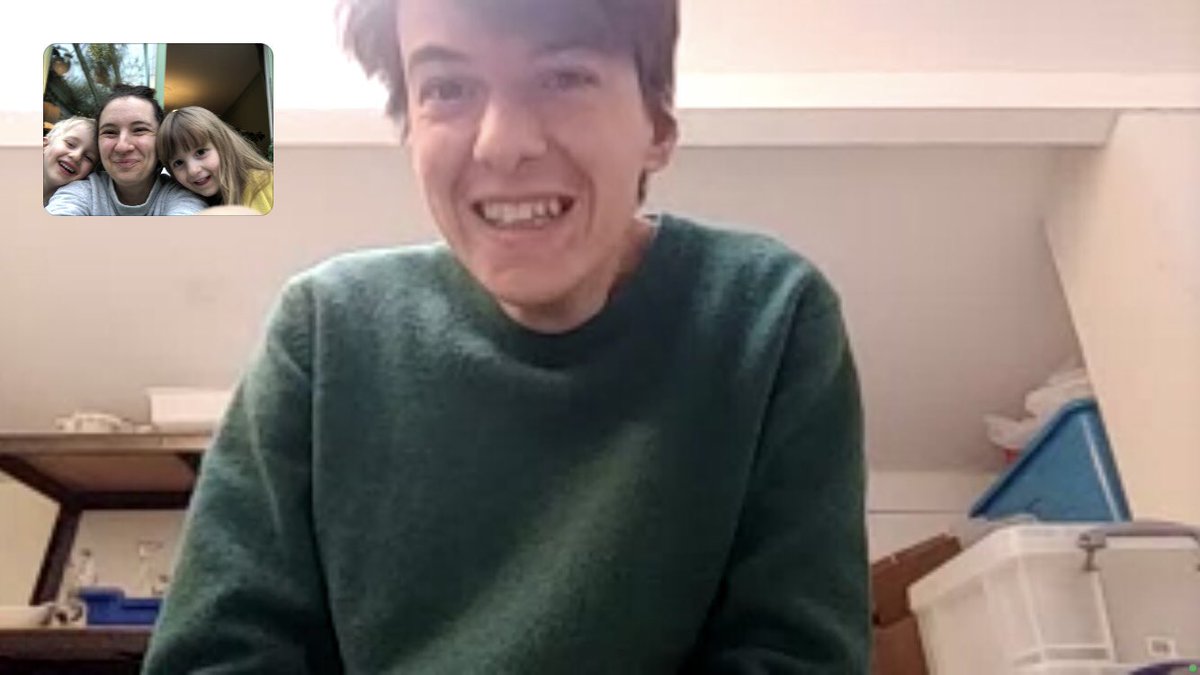 So first we cleaned them, noticing that some sherds fit together. Then we called in the experts: Tiago Oliveira (ceramics conservator at TO Conservation) for ID & help repairing the sherds, then their aunt ​ @KitKatPortrait​ (curator at @NPGLondon​) for help making an exhibition.