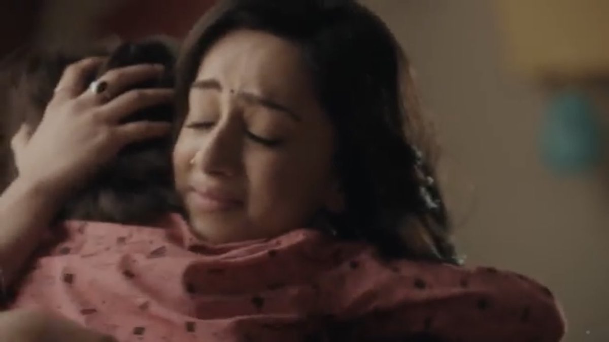 Starting of her life, she became a single mother without wedlock.( All thanks to her GBM Akka). Result She gets abuses & badmouthings of Society. She endured the tag of characterless, but never reveal the truth that she isn't Saransh's mother. (1/2)  #YehHaiChahatein