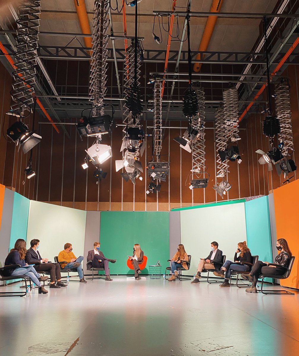 HebesMedia's tweet photo. ⚠️Comença el #DebatElectoral. Ja es troben a plató els 8 representants polítics amb els que comptem avui. https://t.co/s2pwQnnXbb