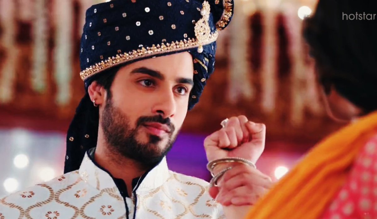 Thanks to her Appa, she wasn't hanged. He proved that she is innocent. So, she wants to live with her son, but Rudraksh becomes hurdle between them. He tortured her badly. "She endures for Saranash. "