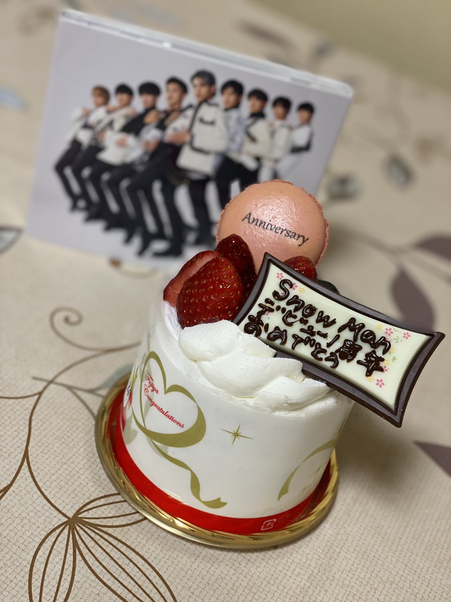 Snowmanデビュー1周年ケーキ