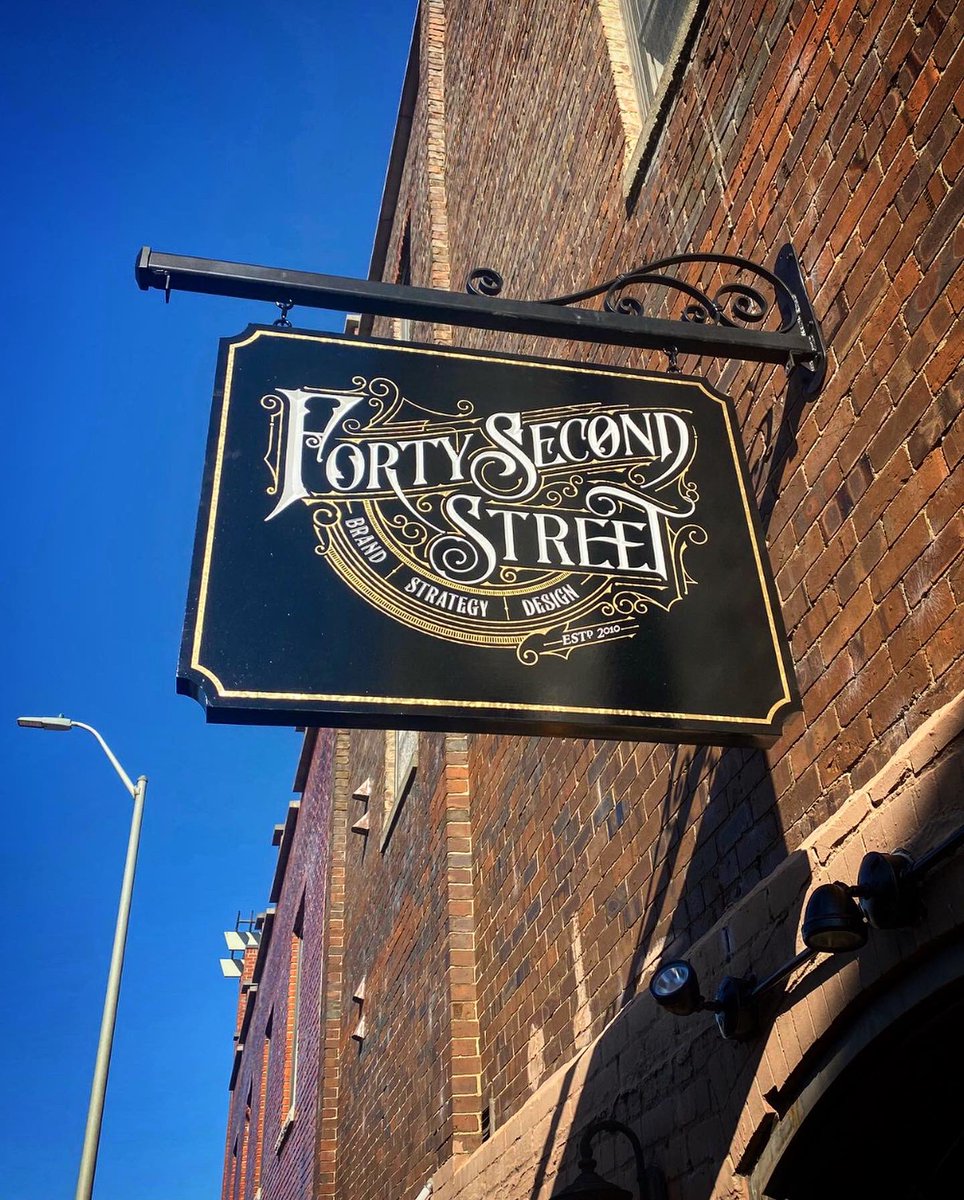 tomek_biernat's tweet photo. 🇺🇸 | ✏️ Forty Second Street - Maryville, Tennessee

https://t.co/EspYnQ3IUO

👉 https://t.co/0NYVWBfUNG

#fortysecondstreet #Maryville #logo #Tennessee #lettering #handlettering #vector #logo #logotype #brandingdesign #website #marketing #usa https://t.co/9gYOqFBLa9