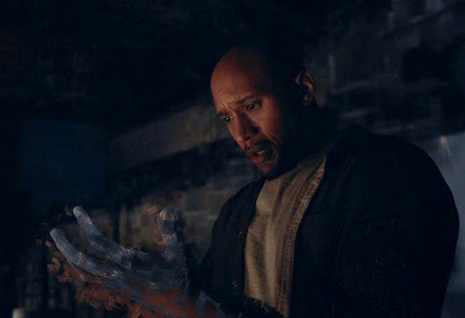 Coulson est enfermé dans une simulation, la Charpente, piratée pour que le monde y soit dirigée par l'HYDRA, comme dans le comic-book Secret Empire.La thématique commune est l'emprisonnement dans l'illusion d'un monde parfait, le contrôle d'esprit.Voici ce que dit Coulson