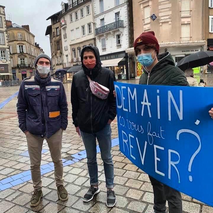 RiffaudSamia's tweet photo. Une très belle rencontre ce matin à Limoges @UpForEurope1 🙏
Des jeunes à la conquête d’une Europe écologique et solidaire 
#europe #ecologie #citoyenneté https://t.co/JkPJDH4Wln