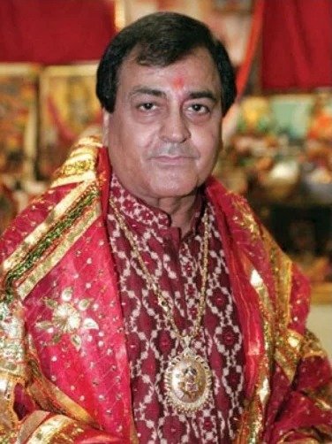 dasraghubar's tweet image. अपने भजनों से लोगों के दिलों पर राज करने वाले प्रसिद्ध भजन गायक नरेंद्र चंचल जी के निधन का दुखद समाचार मिला। 

उनका असमय जाना संगीत जगत के लिए अपूरणीय क्षति है।

इस दुःख की घड़ी में उनके परिजनों के प्रति गहरी संवेदना व्यक्त करता हूँ।
ॐ शांति।