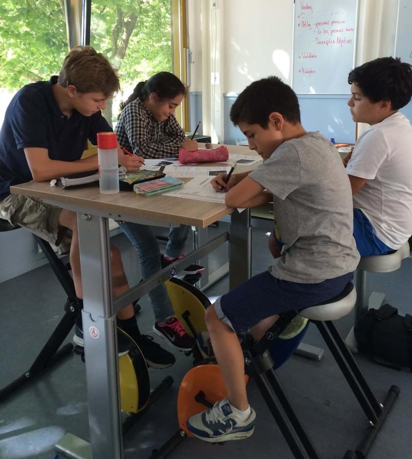 beweegklas's tweet photo. Ga lekker fietsen in de klas met de makkelijk te verrijden Deskbike! Deze bureaufiets is in hoogte en diepte verstelbaar. De Deskbike is geschikt voor elke leerling óf juf en meester!🤗 Beschikbaar in veel verschillende kleuren! Kijk op https://t.co/UWfx96FoTQ! https://t.co/Tw9YBzWCxJ
