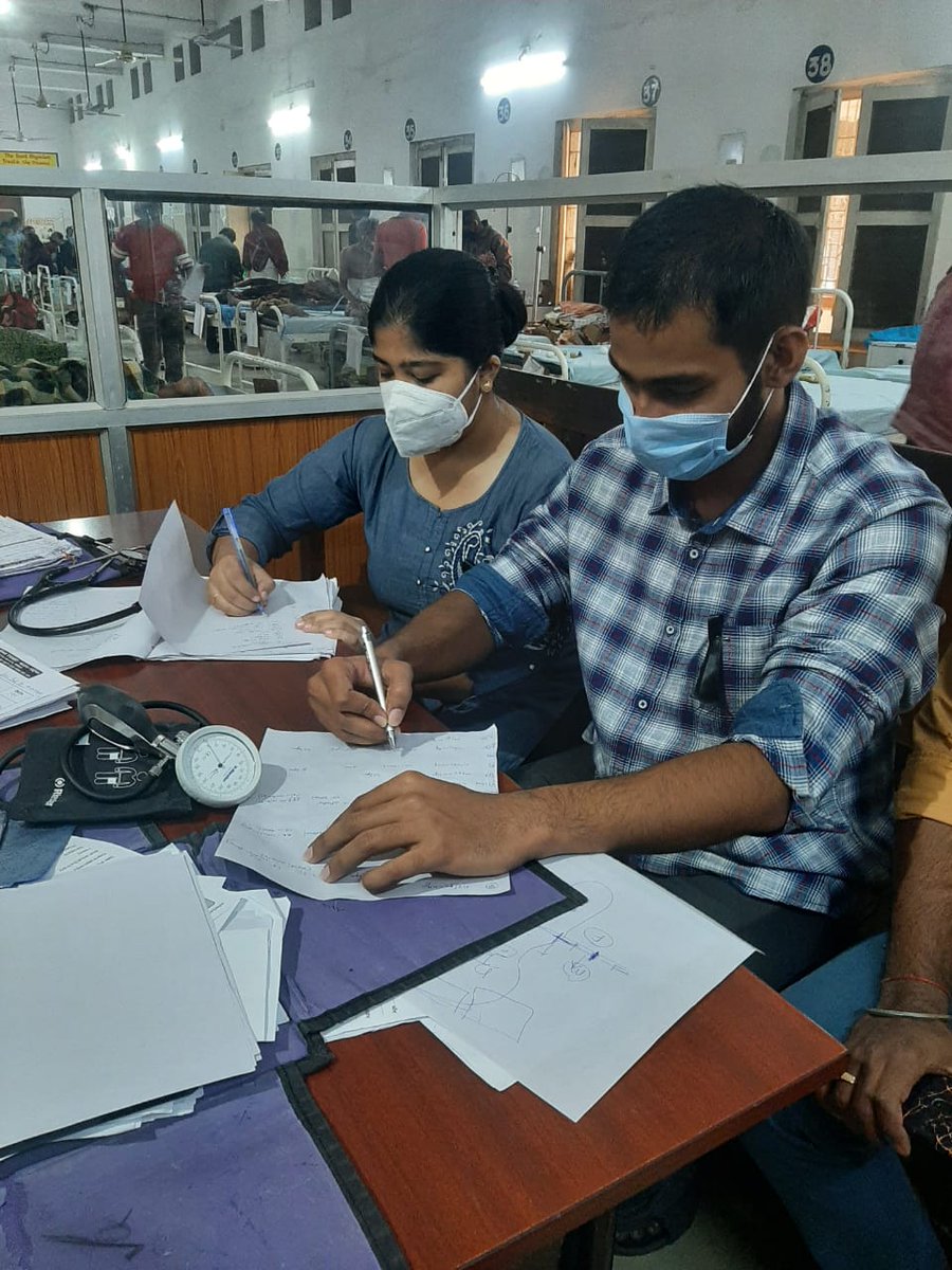 MalayRanjan21's tweet photo. Genuine demand of COVID warriors.The demand of hike of stipend for Interns haven't been fulfilled yet. House surgeons of VIMSAR burla have started to do their duty by wearing black badges today. @CMO_Odisha @nabadasjsg @MoSarkar5T @HFWOdisha @debakinandan60 @kanak_news @otvnews https://t.co/rzwOjAcibt