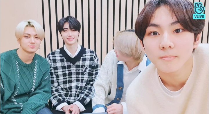 jakelegance's tweet photo. cause of death : jungwon's intimidating stare and the way he bite his tounge in tiny. ๐ญ
#RIPSELF https://t.co/feFwqD0tlO
