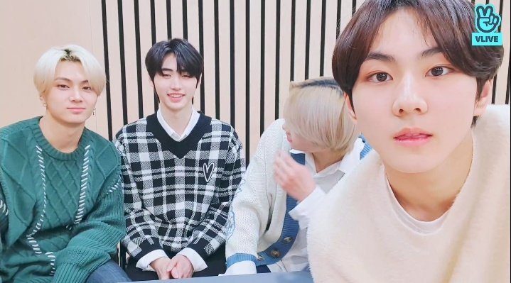jakelegance's tweet photo. cause of death : jungwon's intimidating stare and the way he bite his tounge in tiny. ๐ญ
#RIPSELF https://t.co/feFwqD0tlO