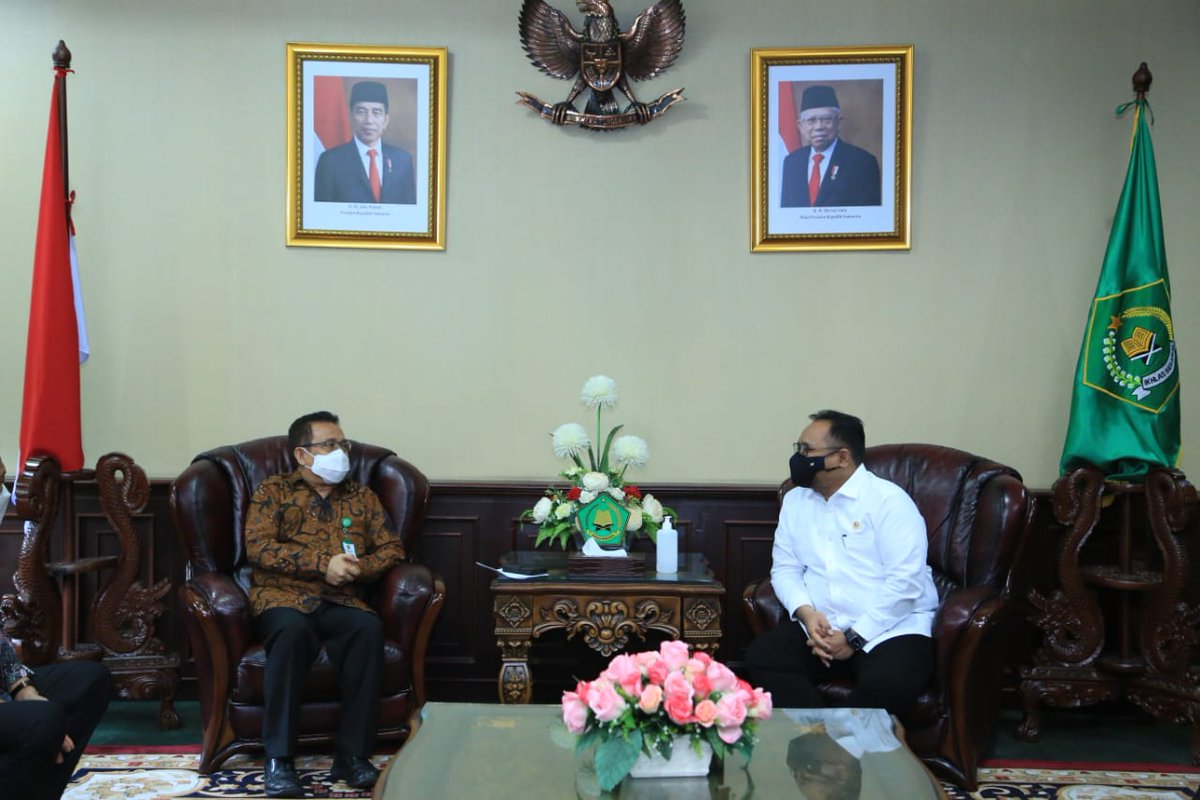 Hari ini saya menerima kunjungan dari sahabat-sahabat Persekutuan Gereja-gereja Indonesia (PGI).

Semoga komunikasi &amp; kerukunan seperti ini terus terjalin, karena salah satu kebanggaan kita atas Indonesia adalah adanya keberagaman masyarakat yg saling hidup berdampingan dgn rukun