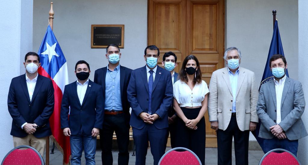 Hoy me reuní con los Presidentes y Secretarios Generales de Chile Vamos para coordinar el trabajo en conjunto.

Estos encuentros, que serán regulares, son fundamentales para avanzar con unidad durante los procesos políticos históricos que vivirá el país.