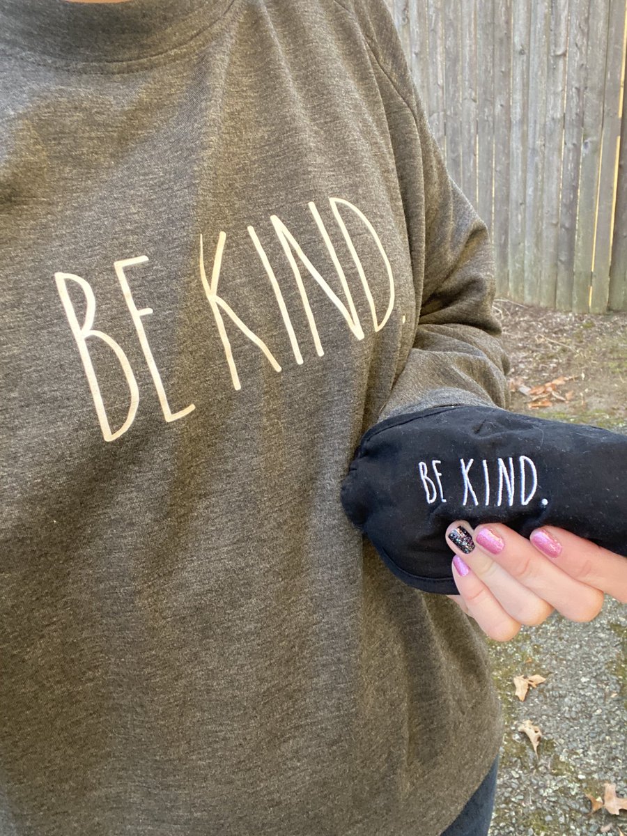 lovecraftteach's tweet photo. It’s a match your mask kind of day. Happy FriYAY! #bekind #raedunn https://t.co/sK7U1KeUT6
