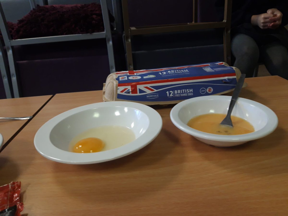 lordswoodpri's tweet photo. The children in school are having fun being scientists. From exploring sound proof materials to irreversible changes vs reversible changes. Such rich and engaging curriculum #materials #soundproofing #irreversiblechanges #reversiblechanges https://t.co/4gFvPJLAdz
