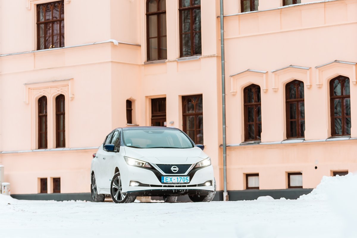 SkandiMotors's tweet photo. 100% elektriskais Nissan LEAF tagad ir ieguvis arī neparastus iespaidus aukstākajā Latvijas novadā – Latgalē!   LEAF ir iekļāvies skaistākajās Latvijas ainavās un nodemonstrējis, ka ir noderīgs, ja jābrauc garākos ceļa posmos. 📷 Uldis Laganovskis https://t.co/5A659e1bEM