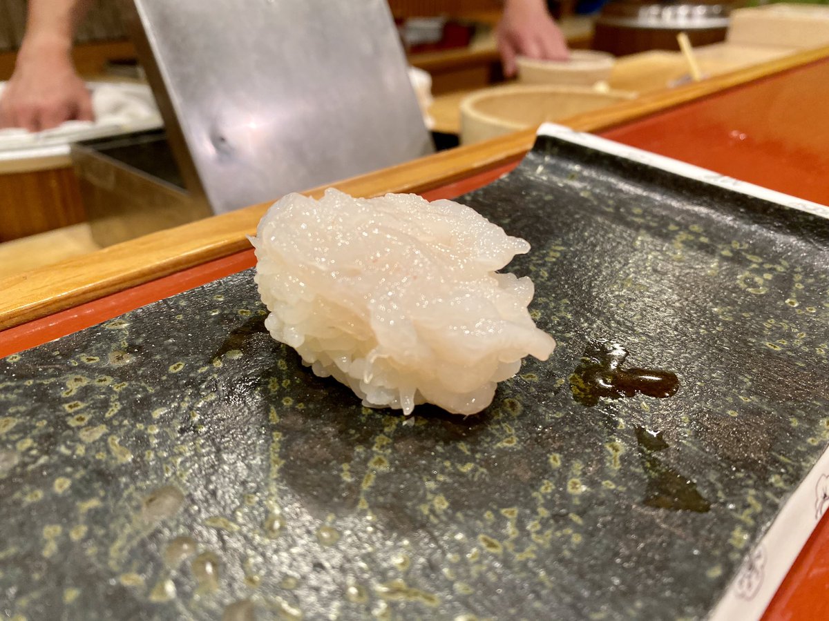 銀座の高い寿司は 産地から遠い銀座で美味く魚を食べるために工夫し尽くされた寿司 であって美味しさだけで言えば名産地で頂く寿司にはかなわないのでは Togetter