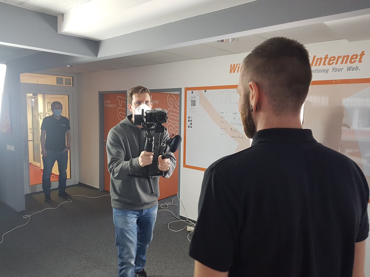 VCATconsulting's tweet image. Heute Dreharbeiten mit @UWiltsch für unsere ersten Tutorials für #vtiger #crm. Das Material sieht echt gut aus! Die ersten Videos kommen bald :) /cc @nida78