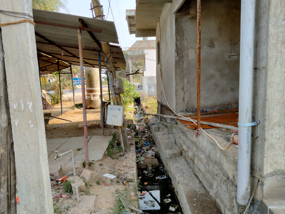 MajeedTSHRPO's tweet photo. A Person Name Amjad Ali from Ramayanpet, Medak Dist is being stopped Illegally By Chairman Jetender Goud &amp; Vice Chairman K Yadagiri for laying steps in front of his own House which he was Renovating, Has Legal Documents of 110 sq yards. Still he Renovated on 90 sq yards 1/2 https://t.co/Z7YGT5O5SZ