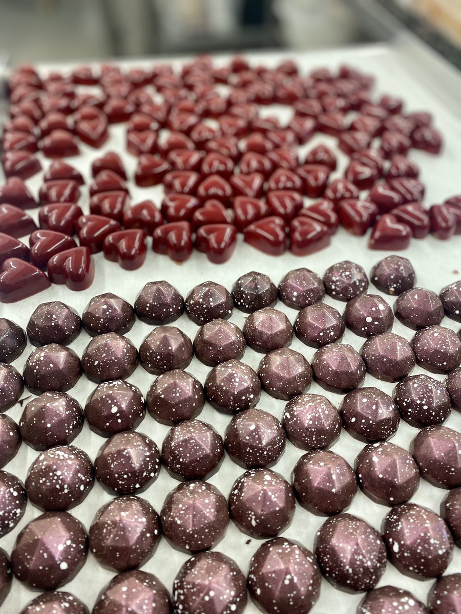 PureCocoaChocs's tweet image. Preparations underway for Valentine’s Day ❤️ instagram.com/p/CKWVQAgBLyW/…