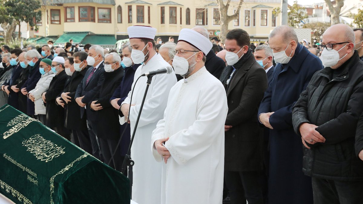 Tarihçi, fikir ve düşünce insanı Yavuz Bahadıroğlu da Mehmet Akif Ersoy, Necip Fazıl Kısakürek, Şule Yüksel Şenler ve Ahmet Kekeç gibi ebedi Eyüpsultanlı oldu... 

Allah rahmet eylesin, mekanı cennet olsun.