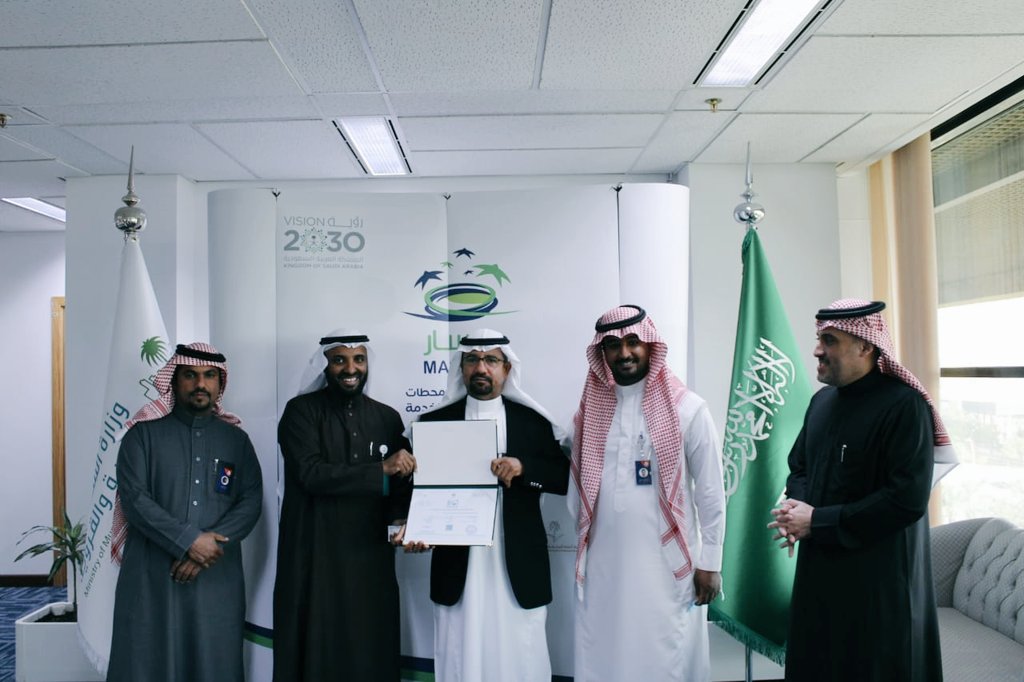 GoStationSA's tweet photo. تم بحمد الله تسليم شهادة التأهيل لإدارة وتشغيل وصيانة محطات الوقود لشركة هلا السعودية للخدمات  البترولية@GOSTATION2 من قبل وزارة البلدية والشؤون القروية @saudimomra
 ممثلة ببرنامج مسار @Massar_momra ومن هذا المنبر نشكر كل من ساهم في تحقيق هذا الإنجاز. 
نسئل الله التوفيق والنجاح . https://t.co/Co8GwTlypy