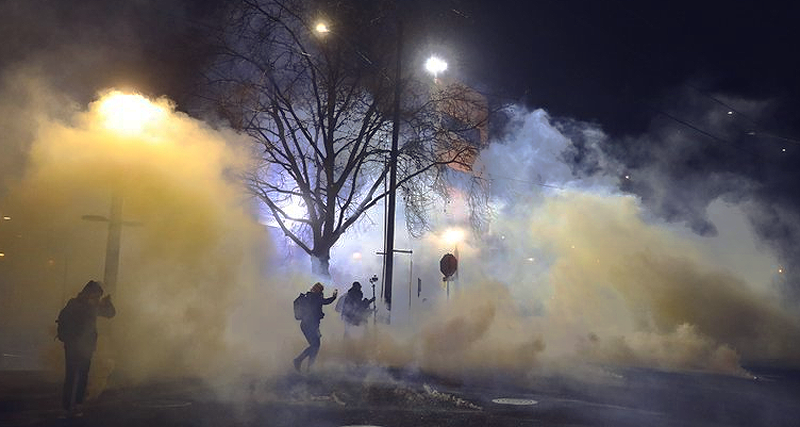 galottom's tweet image. #PortlandProtests 
Zusammenstöße in der US-Stadt #Portland OR meldete gestern Reuters. Hier scheint es ein aktuelles Bild von dieser Nacht zu sein. Es ist jetzt Ortszeit 05:37 h.

#protests2020 #RESIST #freeUSA