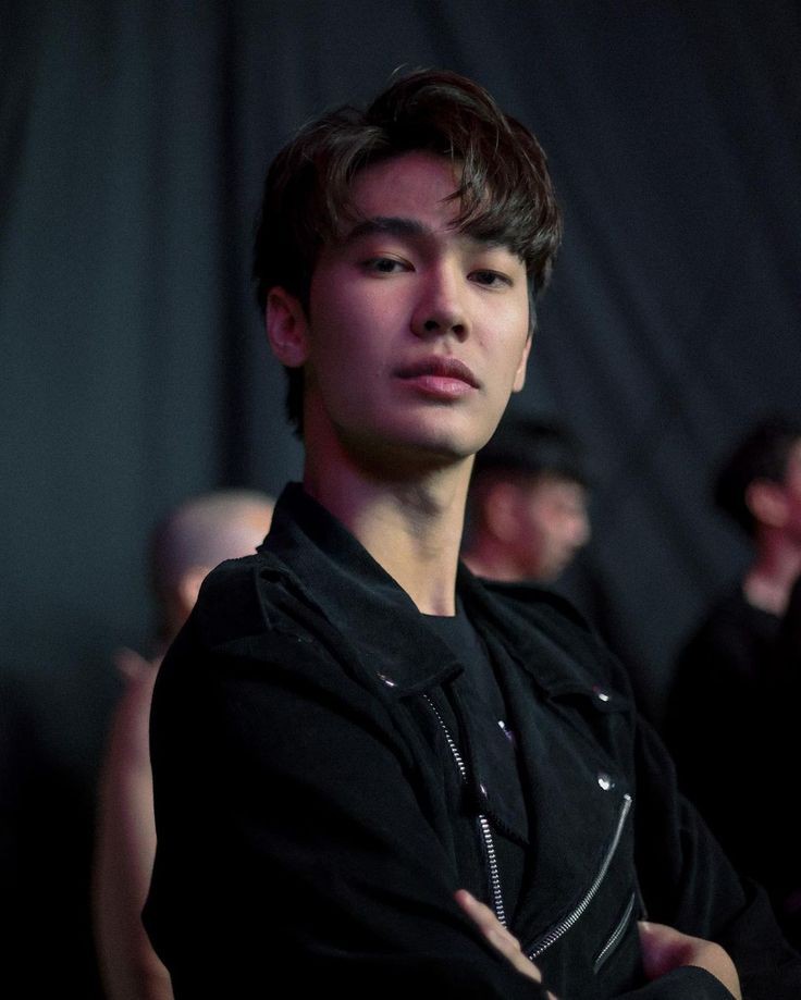 So let me explain this... This guy is so damn attractive! He is part of the F4 Thailand Boys over flower and guess it, another second lead be broken. #F4Thailand #DewJsu