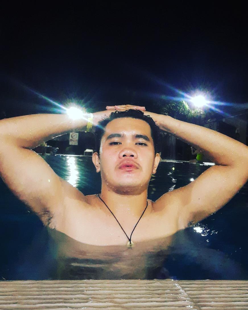 SoralloGerald's tweet photo. Chill night with someone else❤ https://t.co/ffSNl9Odng