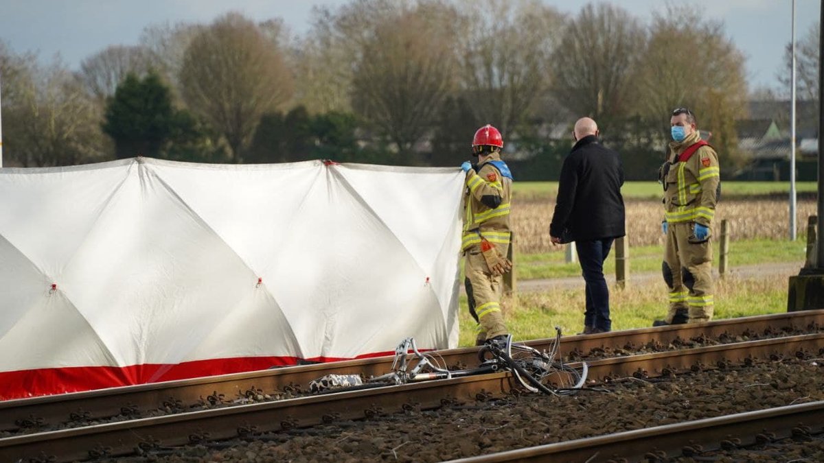 Fietser overleden na aanrijding op spoor in Groessen, treinverkeer ligt stil..