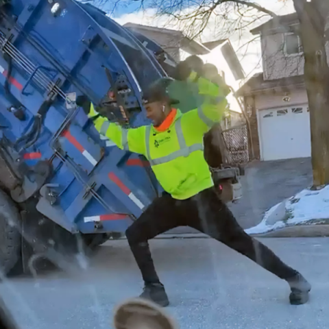 FLOW987FM's tweet photo. A dancing waste collector is putting smiles on the faces of people in Brampton. On Jan. 20, the unnamed young man was caught dancing while emptying green bins into a truck.
See the full story on https://t.co/wFe0AlKKGx!
https://t.co/AdlYMicHAW
#G987FM #Brampton #cityworker https://t.co/YgcuV2aktb