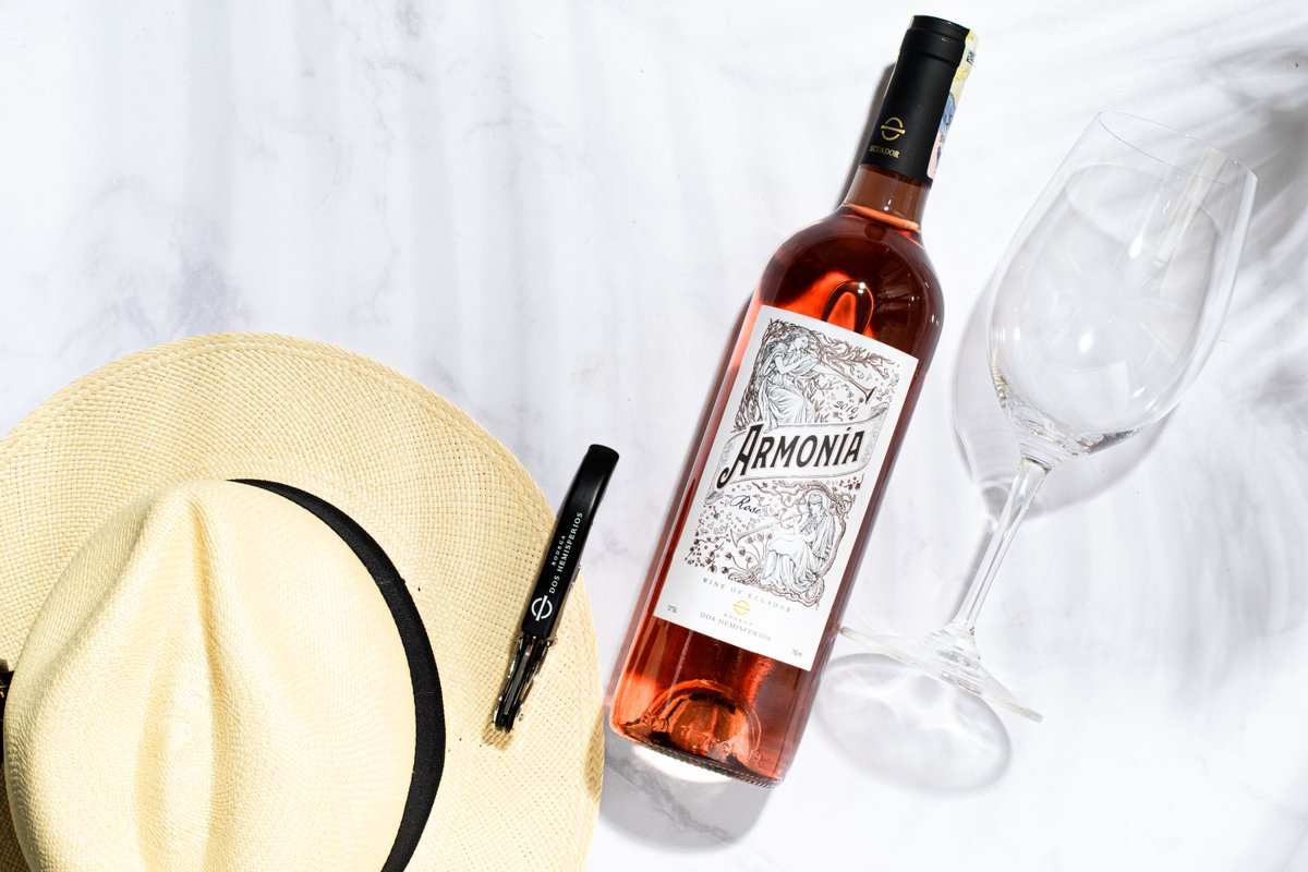 Hoy les voy a contar la historia de cómo Juan Banovsky, enólogo de Bodega Dos Hemisferios, decidió hacer Armonía Rosé (realmente un éxito, y ahora solo se puede encontrar algo en Supermaxi), en el siguiente hilo:

👇🏼👇🏼👇🏼

1/9