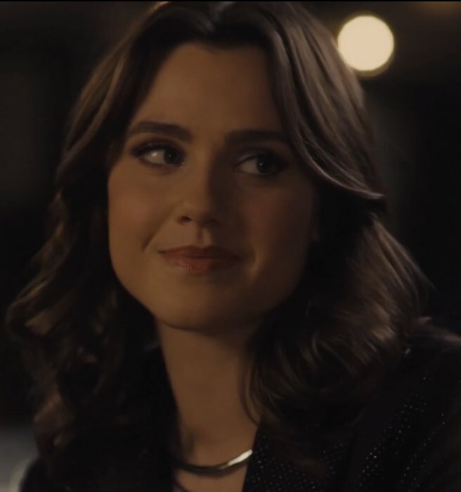 so my friend sam (thanks  @flywitchesfly) came up with a theory i really subscribed to, which was that vivienne laurent was none other than francesca jameson, abigael’s mom. i mean look at the resemblance! but with this new theory, i began to think about it a little differently.