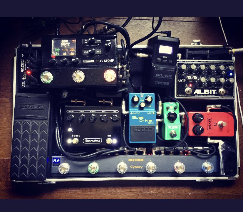 telezuki62's tweet photo. ネットで自分とペダルボードの構成が似てる方を見つけた。仲良くなりたい...! #A3GP https://t.co/ECGJIsnR5r