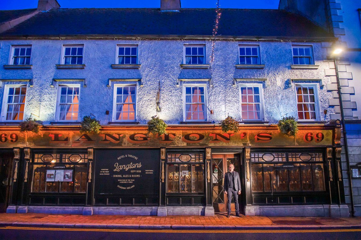 Anyway, here's my thread of pix, as a thank you to all the bar staff, for all the years I talked shite at you, slurred my order, forget to add the Guinness til the last minute, kept ya back for just one more round....Thank you for always putting up with me. We'll see you soon. x