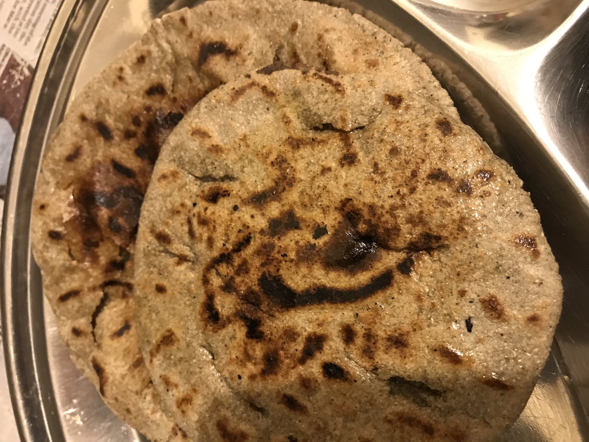 jagesh_dattani's tweet photo. Mrs D makes terrific 𝐌𝐢𝐥𝐥𝐞𝐫 𝐟𝐥𝐨𝐮𝐫 𝐛𝐫𝐞𝐚𝐝 (𝐁𝐚𝐣𝐫𝐢 𝐧𝐨 𝐑𝐨𝐭𝐥𝐨) I’m truly grateful 👏🏻#Veganuary2021 Day 22 #VeganuaryWorkplaceChallenge #Vegan🌱 #ProPlant💪 #PlantStrong https://t.co/1SCG3Qn1vc