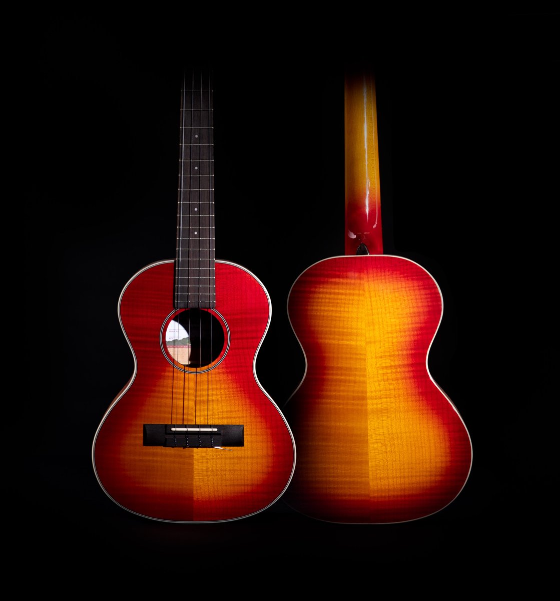 kalabrandmusic's tweet image. 1st look at our upcoming Gloss Flame Maple Burst Ukulele series, featuring two distinct styles in Concert &amp;amp; Tenor size: Cherry Burst and Tobacco Burst!

This dazzling collection will be hitting stores Summer 2021 🍒 

kalabrand.com/new // @NAMMShow