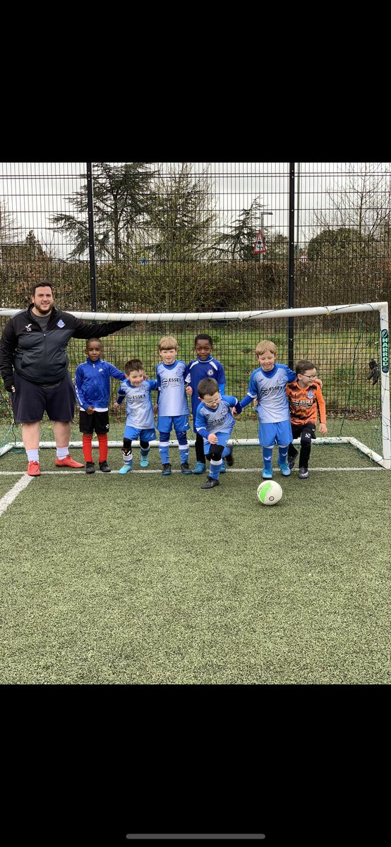 our under 7 lions manager chris sadly passed away last night due to covid, we are absolutely devastated to have lost such a wonderful man and brilliant coach to our boys, please everyone stay at home 💙
