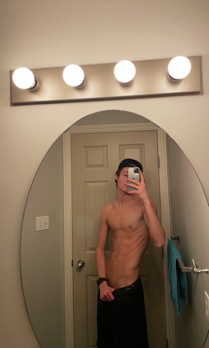 2 pic. RT for me? ? https://t.co/MlAydOwbrX