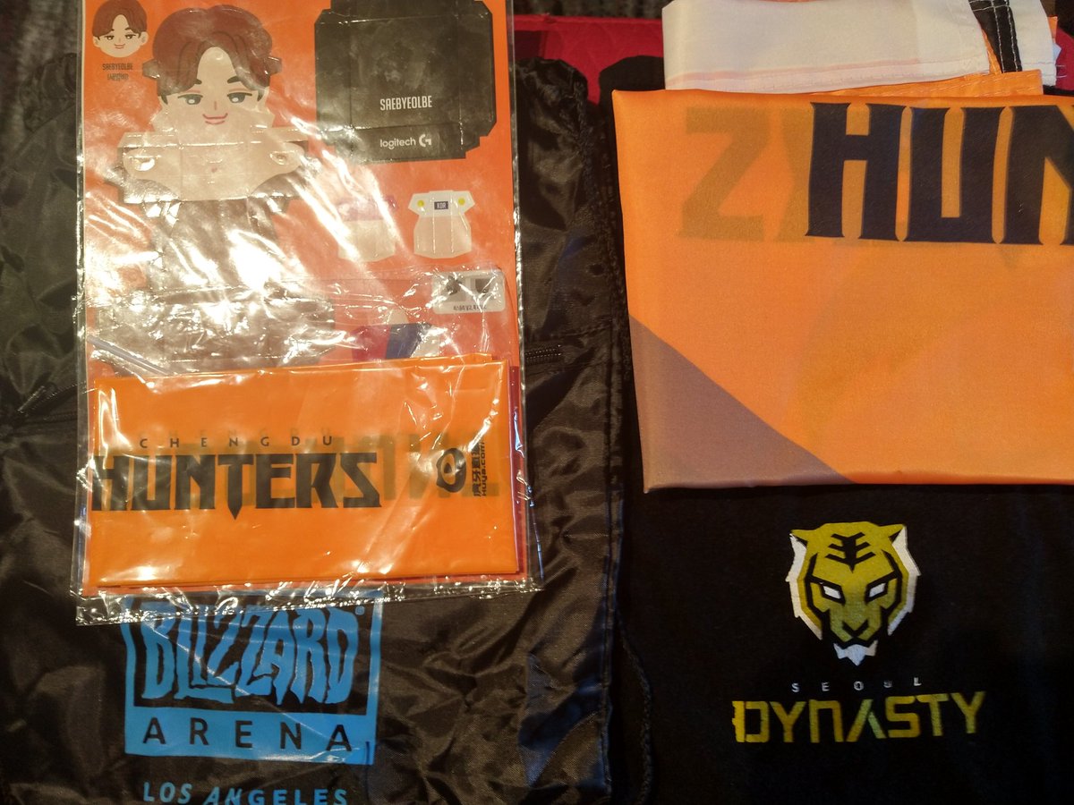 hexagrams's tweet image. Random Rare Overwatch Stuff Giveaway!

Like/Follow/RT to enter, winner picked next Friday.

OW Ramen Bowl, Blizzard Arena Backpack, CHD flag, SEO towel, and a Saebyeolbe papercraft!