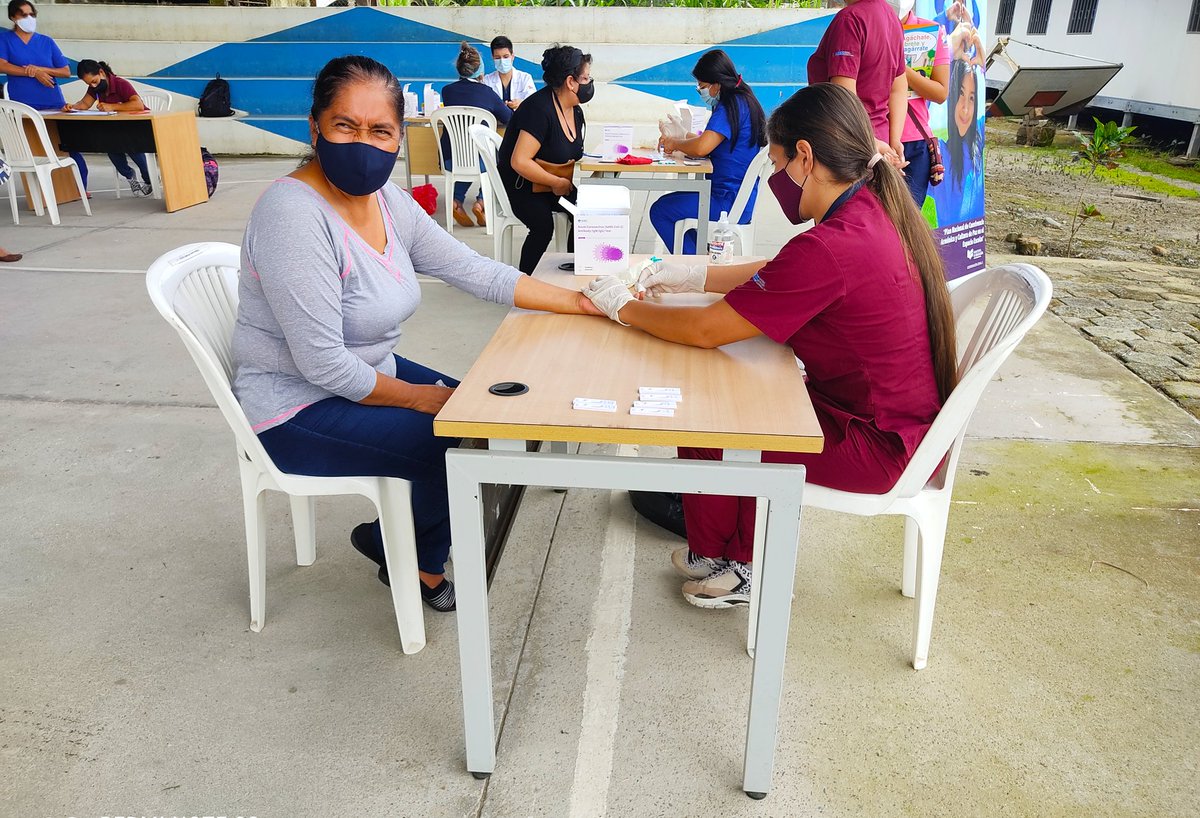 EducacionZ2_Ec's tweet photo. #SíALaEducación | @Romero2084 Director Distrital 17D12 de @EducacionZ2_Ec,q con el apoyo del @GADMPuertoQuito realiza la dotación y aplicación de pruebas rápidas de COVID-19 para el personal administrativo de las Dirección Distrital.
#JuntosNosCuidamos
#AprendemosJuntosEnCasa https://t.co/fm5vedkEnM