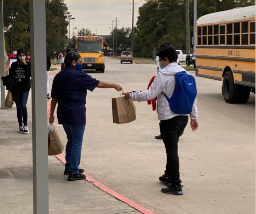 aldinecafe's tweet image. Students do not forget your weekend bundle meals today at dismissal. Bundle meals include breakfast and lunch for Saturday and Sunday! @AldineISD @TexasDeptofAg @SchoolLunch #weekendmeals