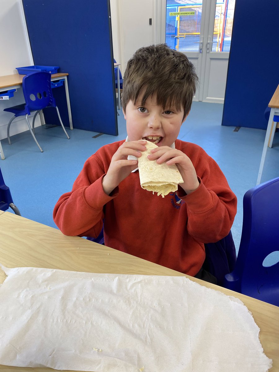 woodlarkautism's tweet photo. Children made delicious cheese wraps in cooking @LarkHallCfA #cooking #cheesewraps https://t.co/FlcQvQ1JMH
