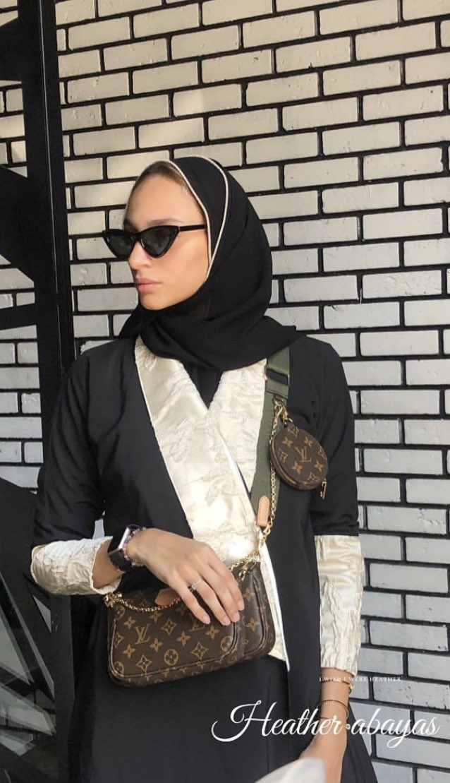 HeatherAbayas's tweet photo. عباية سودا بأكمام بيضاء 🤍✨
القماش : تفته ابيض 
رقم العبايه : M15
سعر العباية : ٢٩٥ ريال https://t.co/4E9s8D6PNB