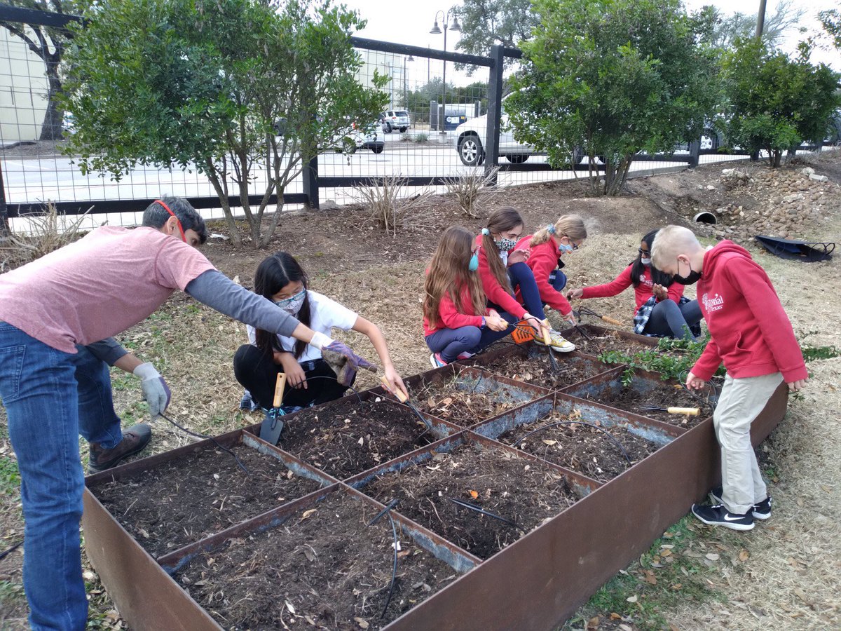 IST_PYP's tweet photo. @ibmyp students at the International School of Texas took advantage of our #MLKDay2021 day of service by kicking off their long-term entrepreneur salsa project. I love seeing our students applying learning into meaningful projects! @iborganization https://t.co/4XizAGkNyq
