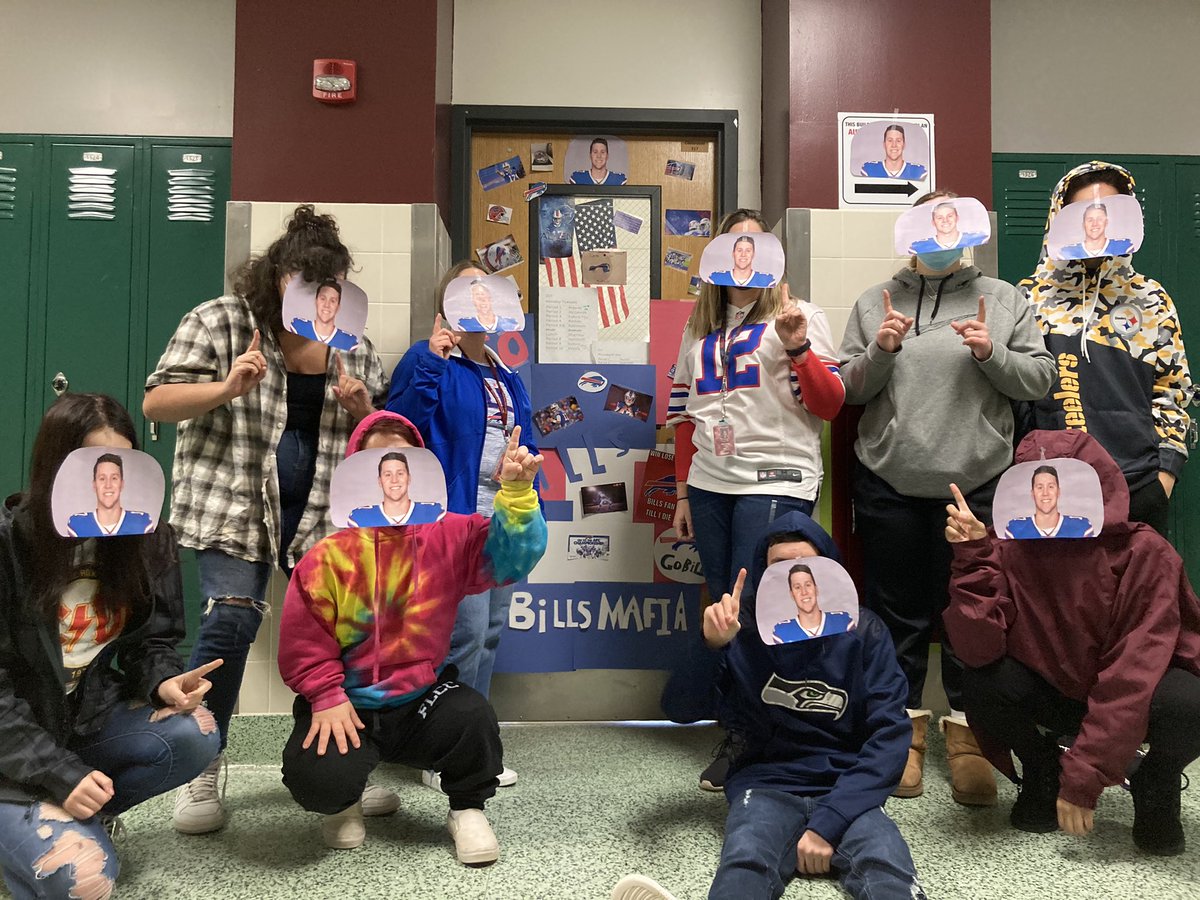 meileen5279's tweet photo. @Newark_HS is showing #GoBills pride today! #BillsMafia @BuffaloBills https://t.co/tD3EqdyYJ1